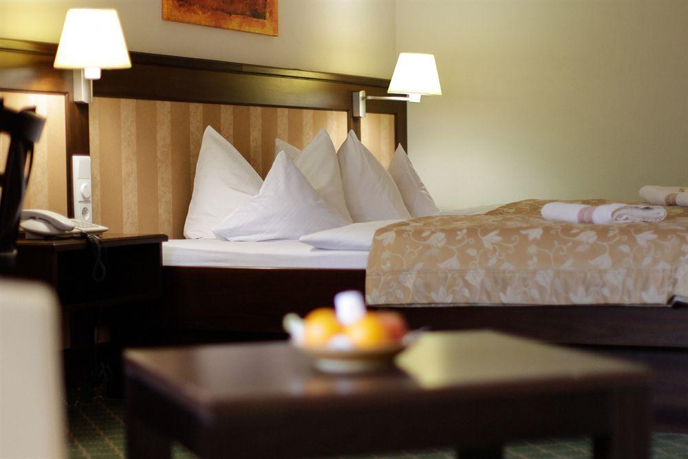 Hotel Hirsch Оберштауфен Экстерьер фото