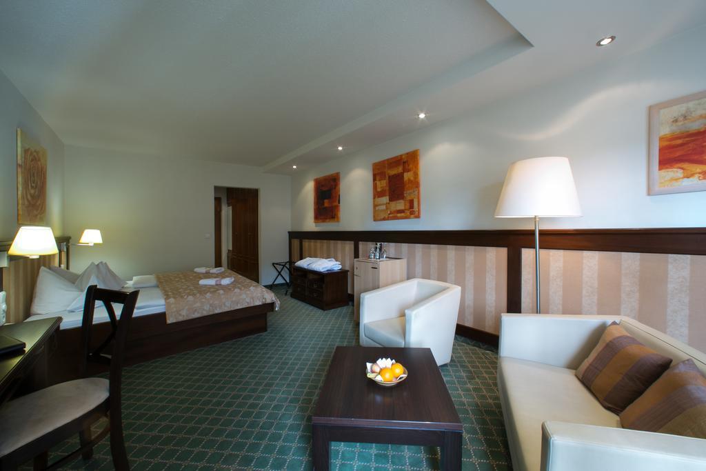 Hotel Hirsch Оберштауфен Экстерьер фото
